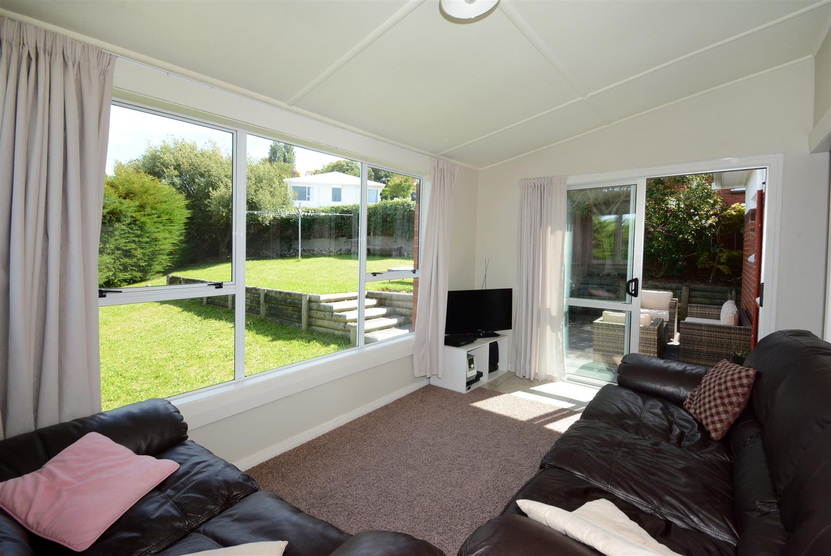 06 Forfar St