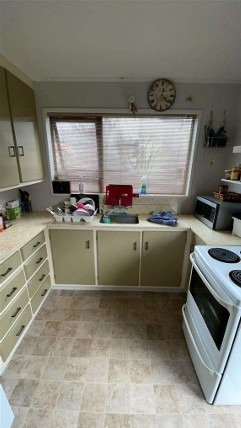Catherine St - Kitchen