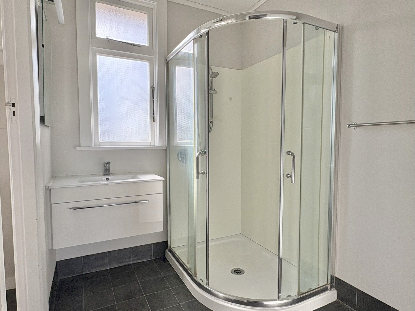 house to rent - south property - kipling Street bathroom