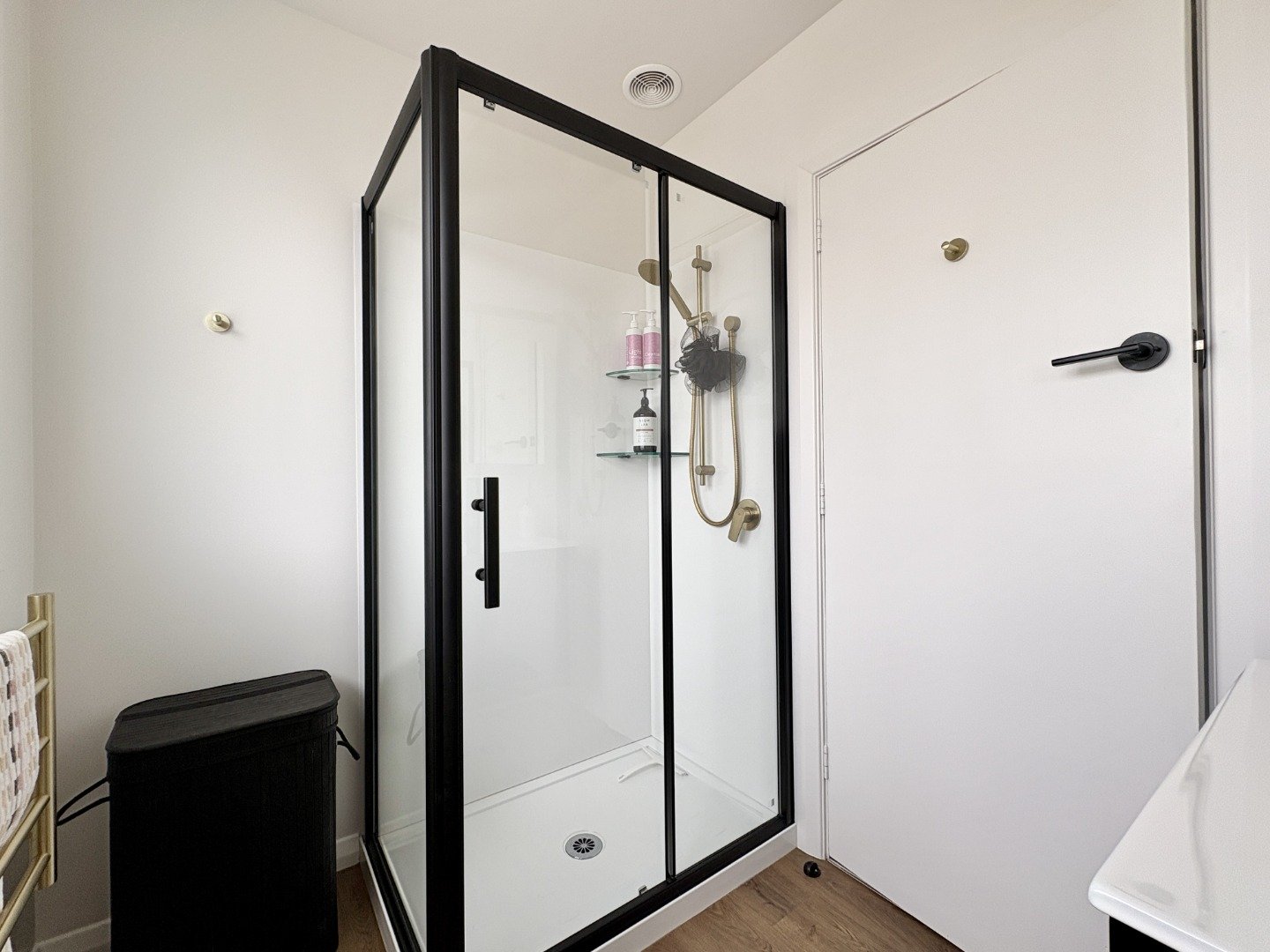 Forfar Mosgiel - bathroom 1