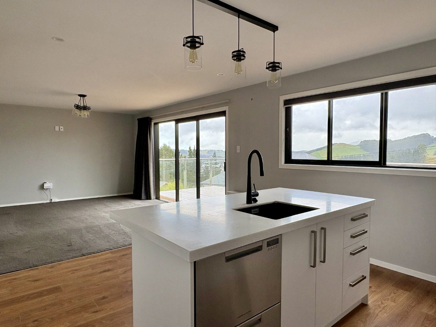 16-pitcairn-street-dunedin-rental-diningkitchen-