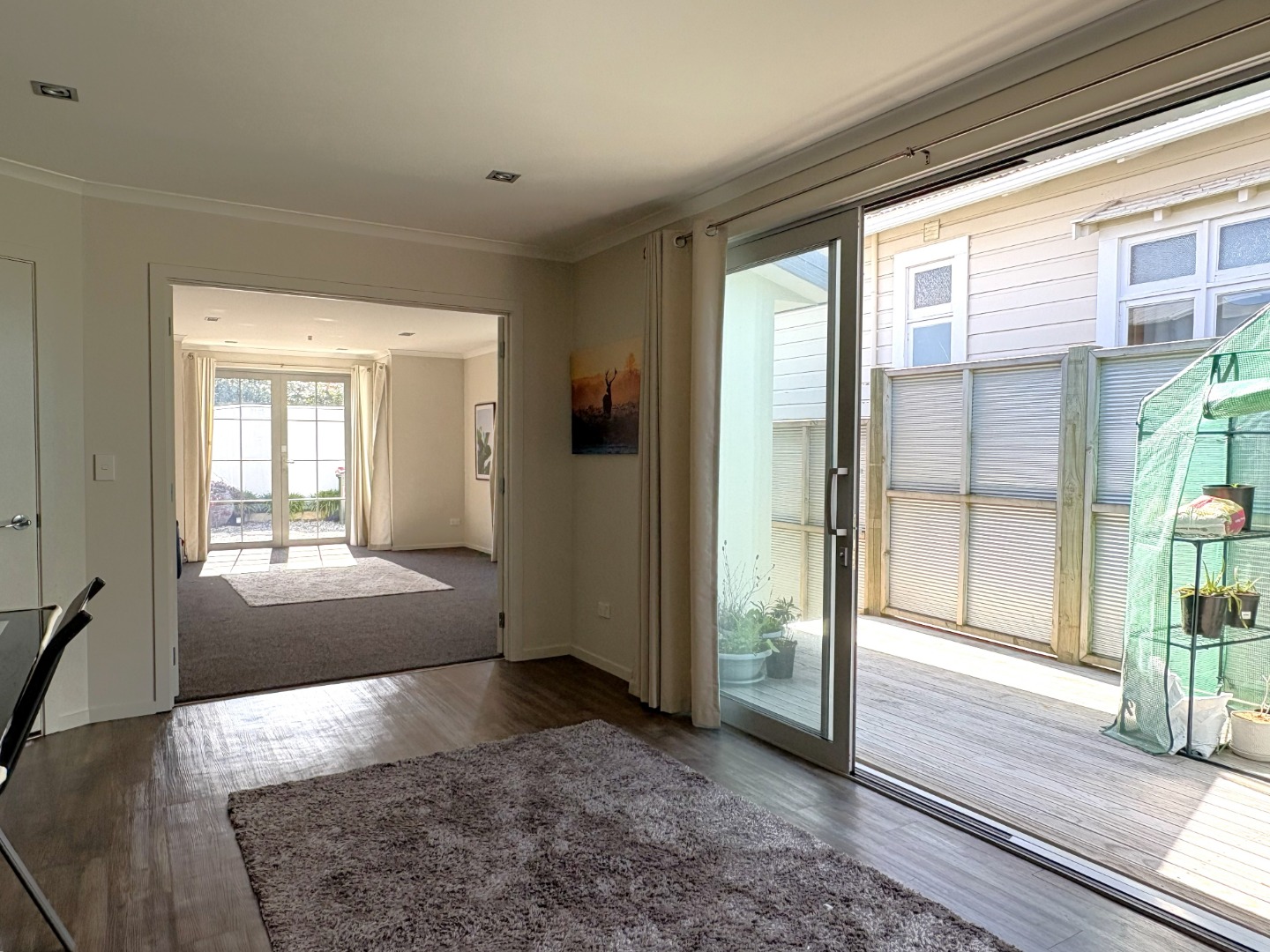 30-henry-street-dining-room-kitchen-outside