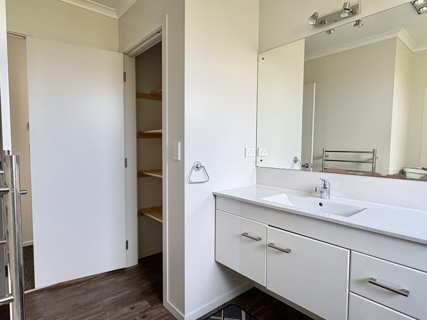 30-henry-street-bathroom-2